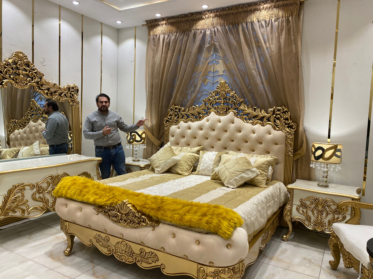 Samnite Classic Bedroom Set by Miracle's