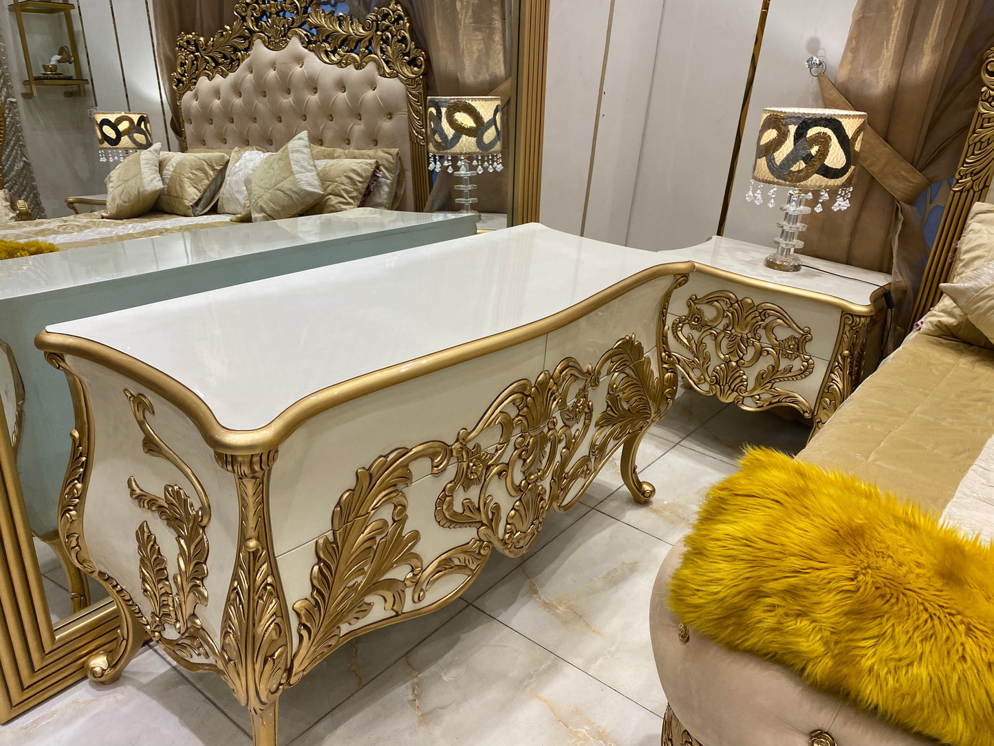 Samnite Classic Bedroom Set by Miracle's