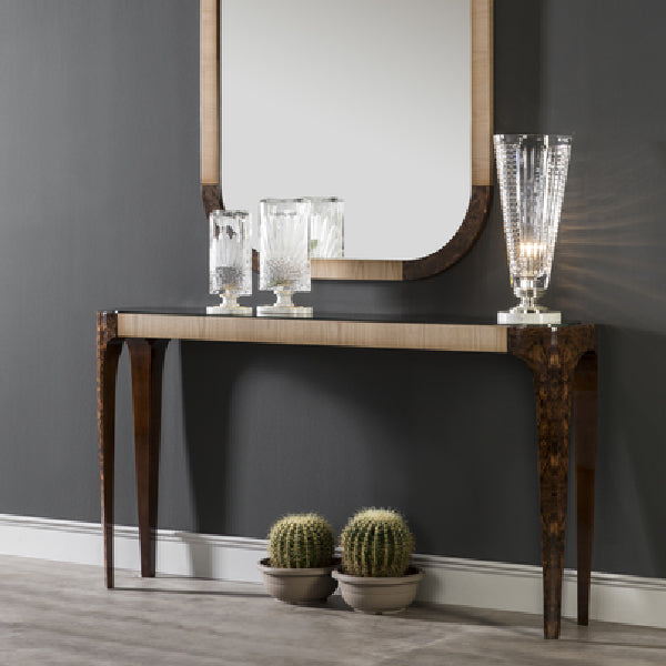 Chic Console Table with Contemporary Elegance