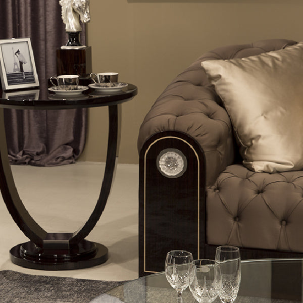 Elegant Living Room with Timeless Design