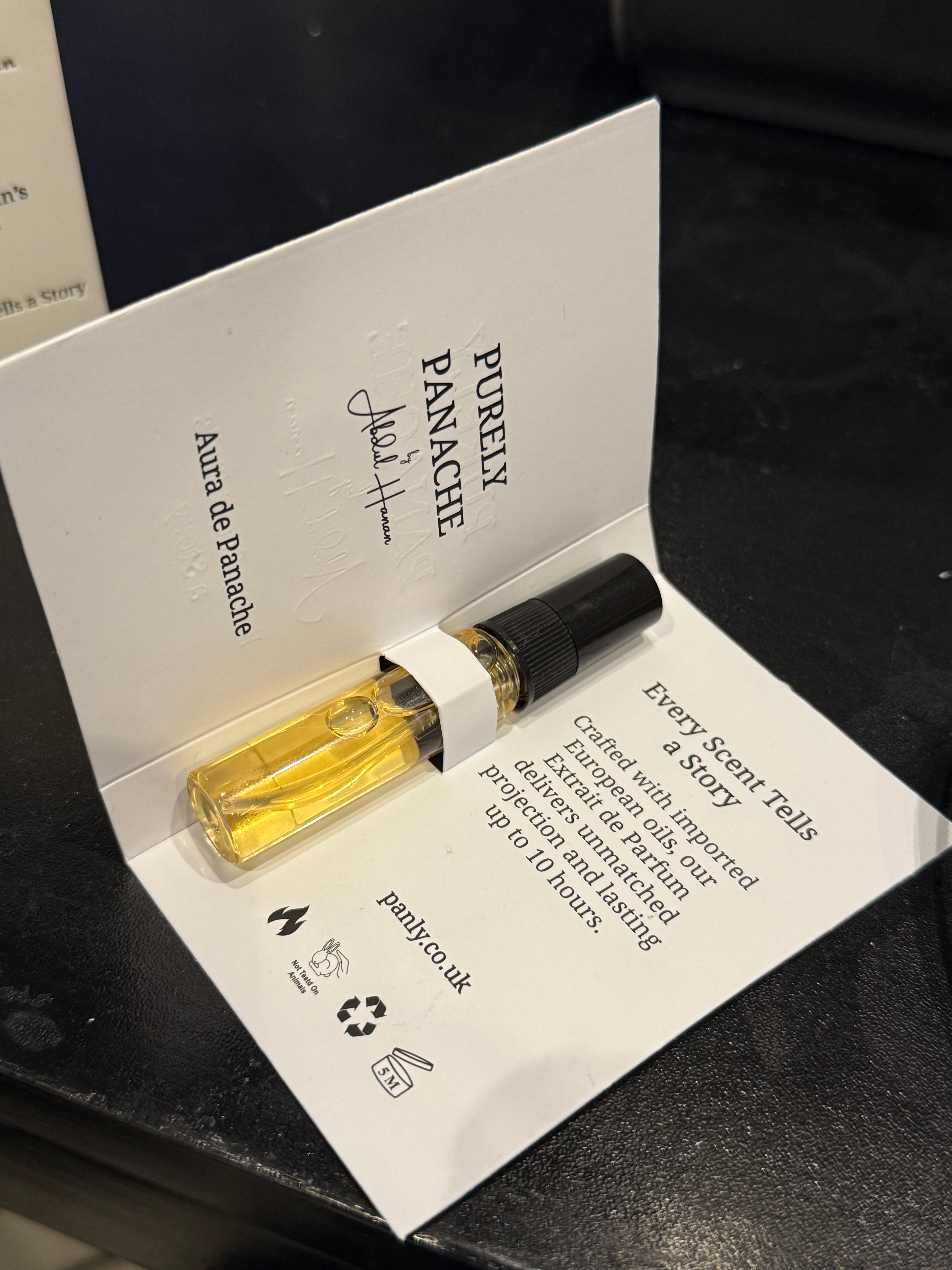 Gentlemen in Office - 35% Extrait de parfum (Buy 1 Get one Free)