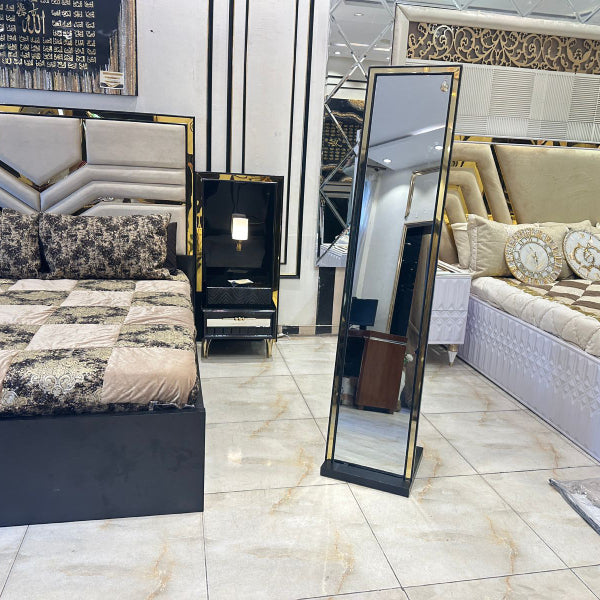 Versatile Full-Length Mirror for Optimal Self-View