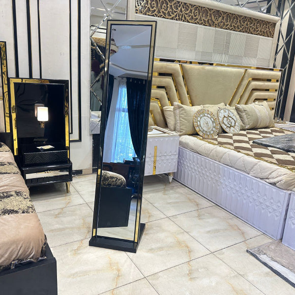 Versatile Full-Length Mirror for Optimal Self-View