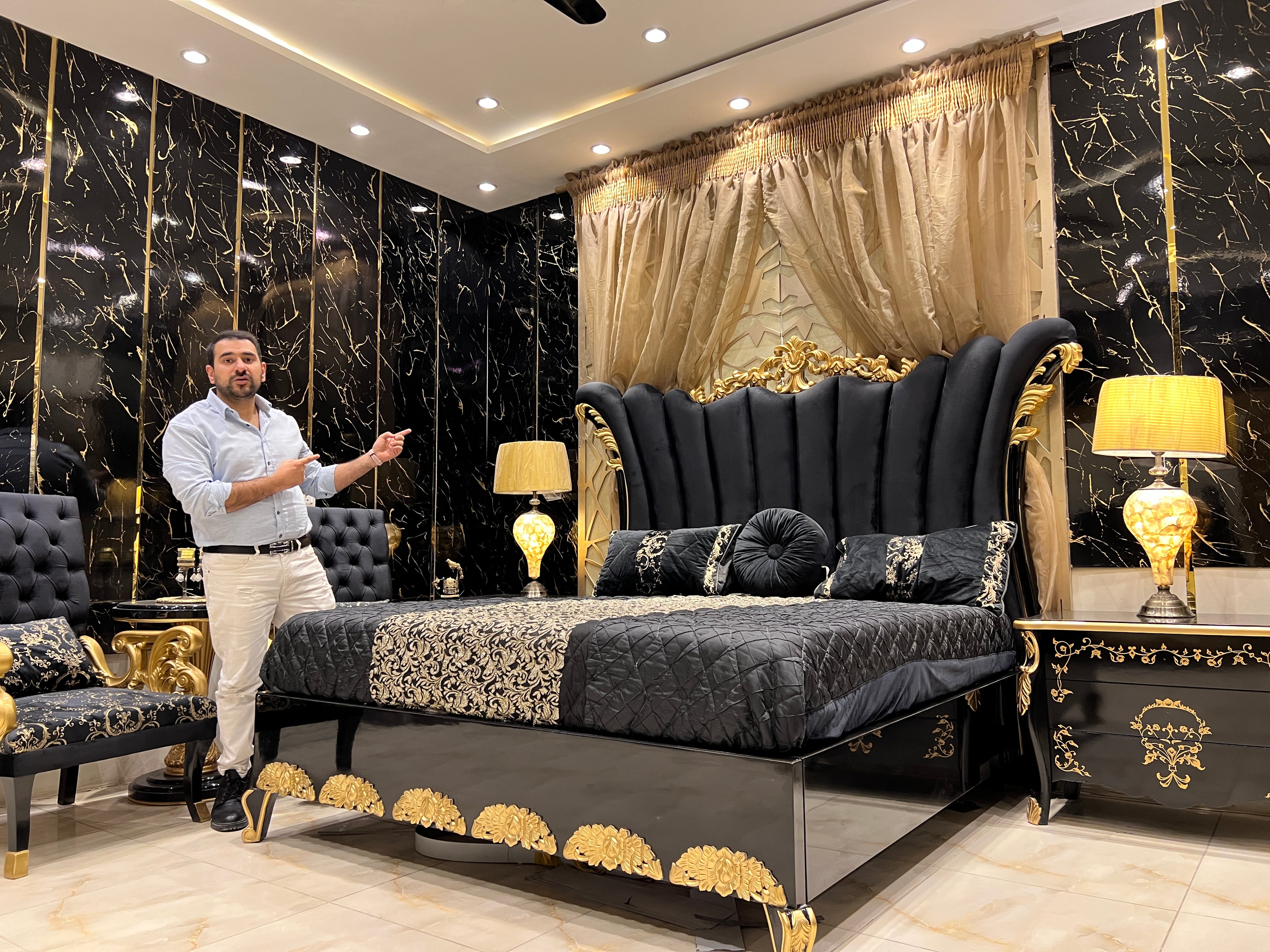 Avlion Classic Bedroom Set (Black)