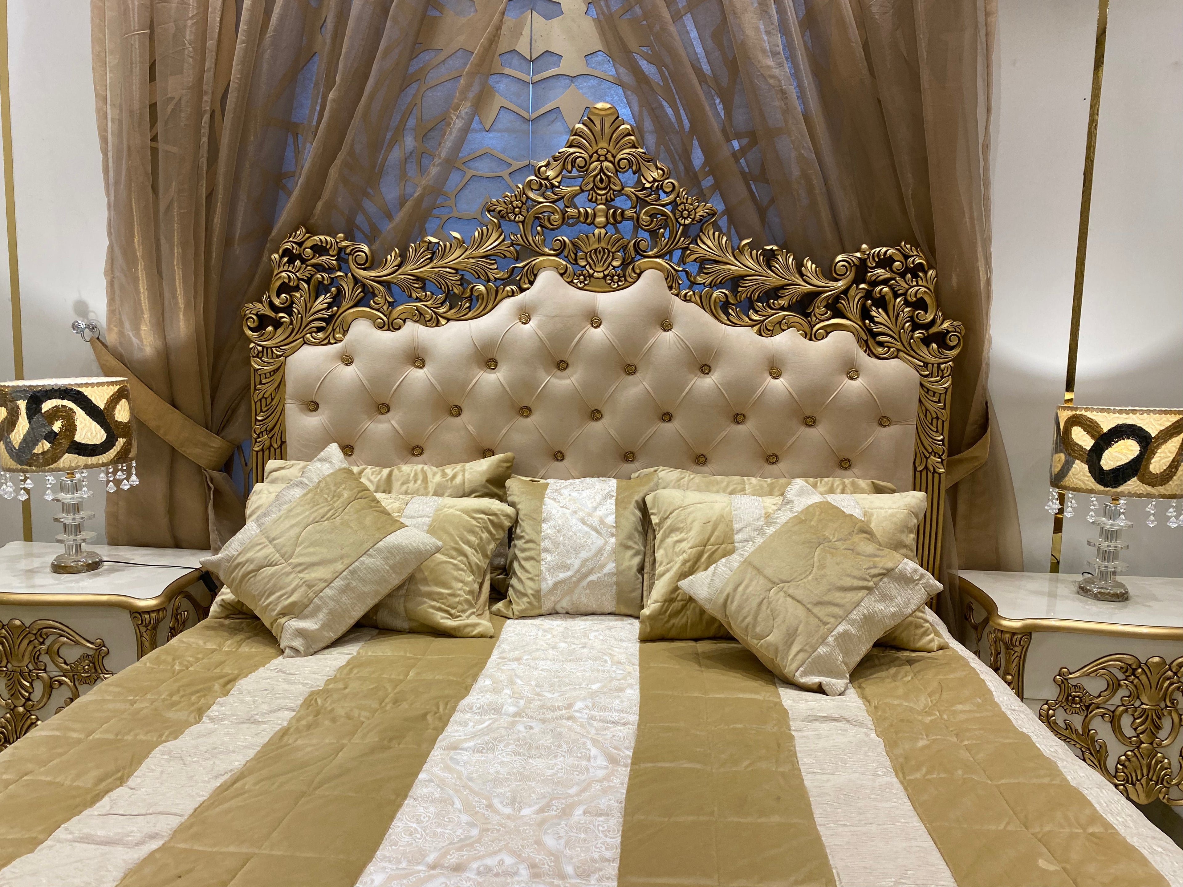 Samnite Classic Bedroom Set by Miracle's