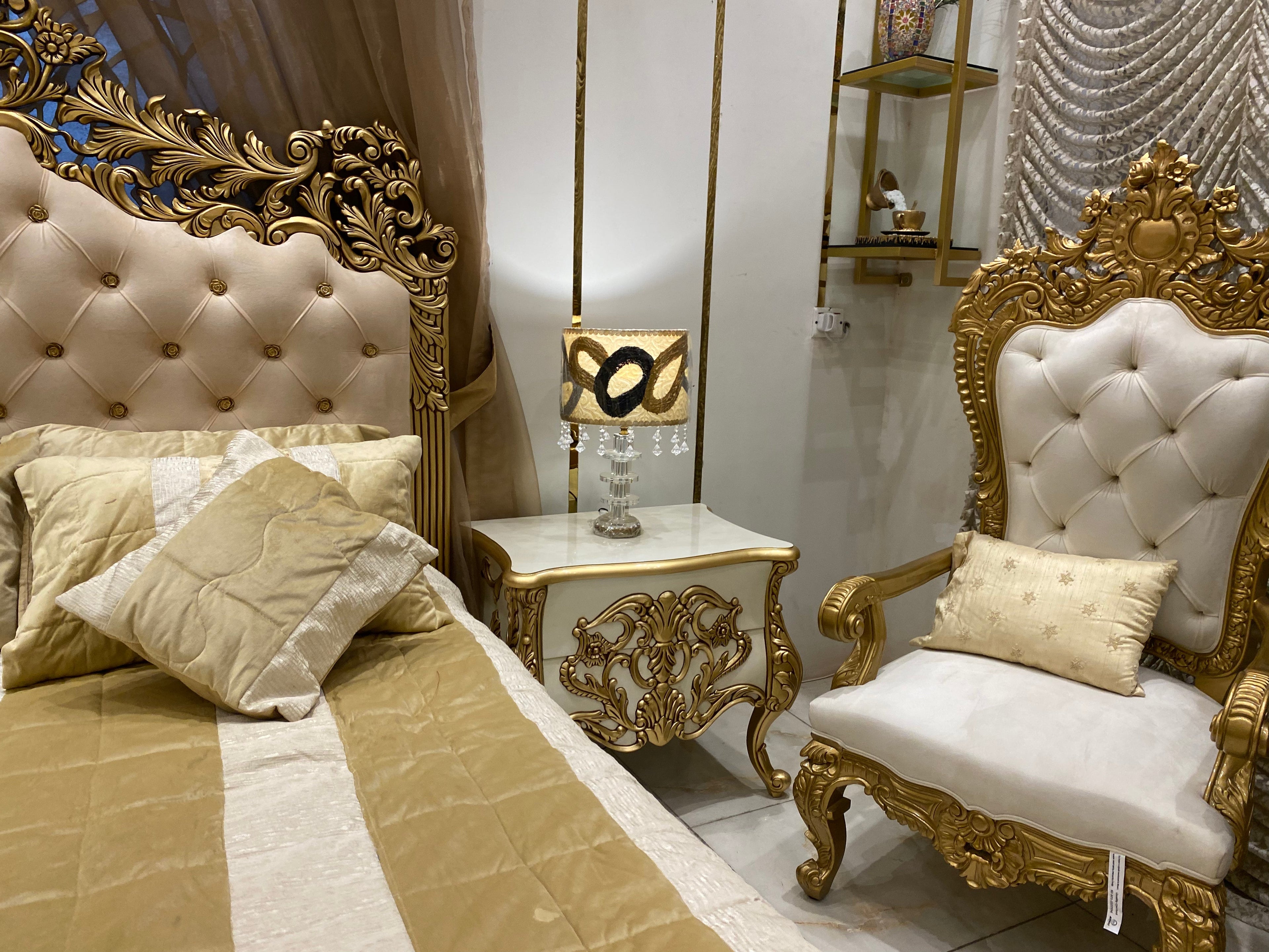 Samnite Classic Bedroom Set by Miracle's