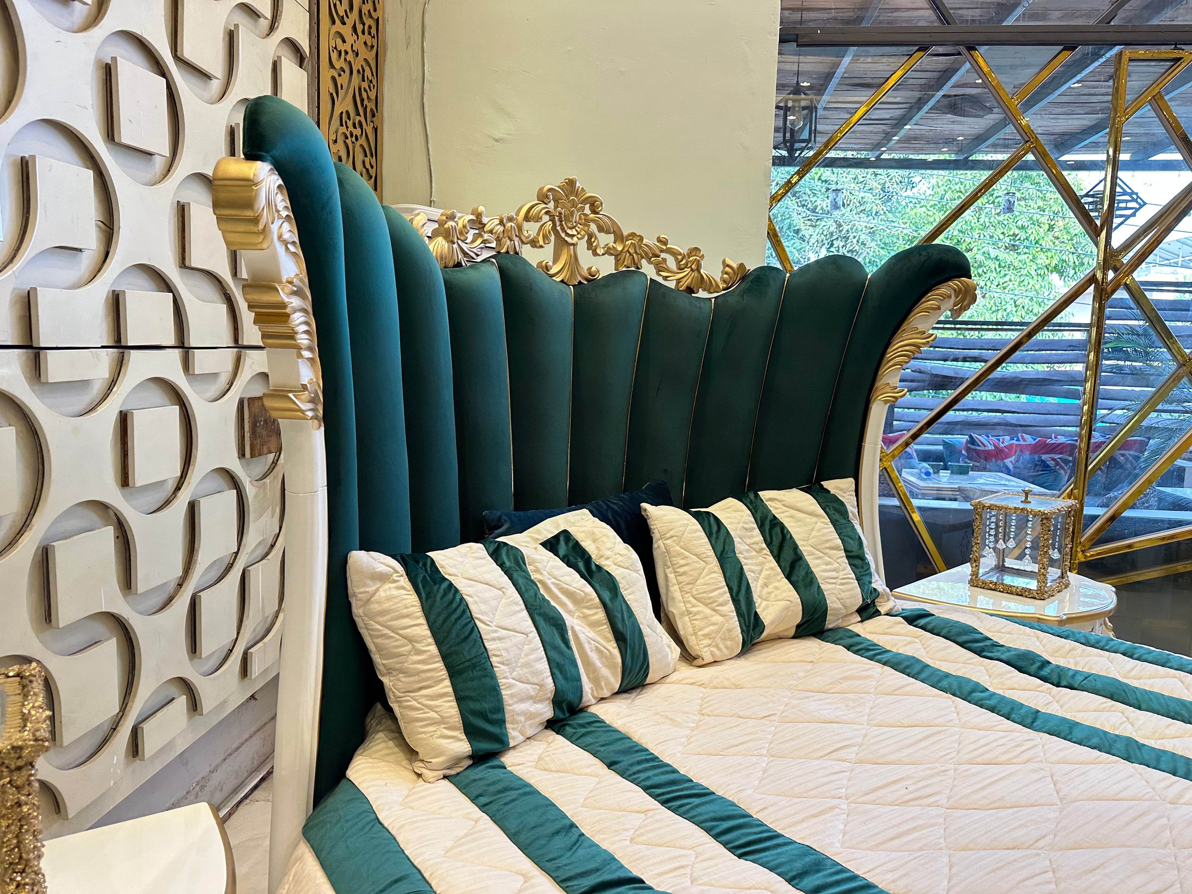 Round Luxury Green Bed