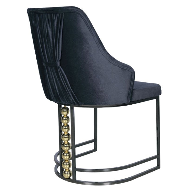 Opulent Design: The Glamorous Velvet Dining Chair
