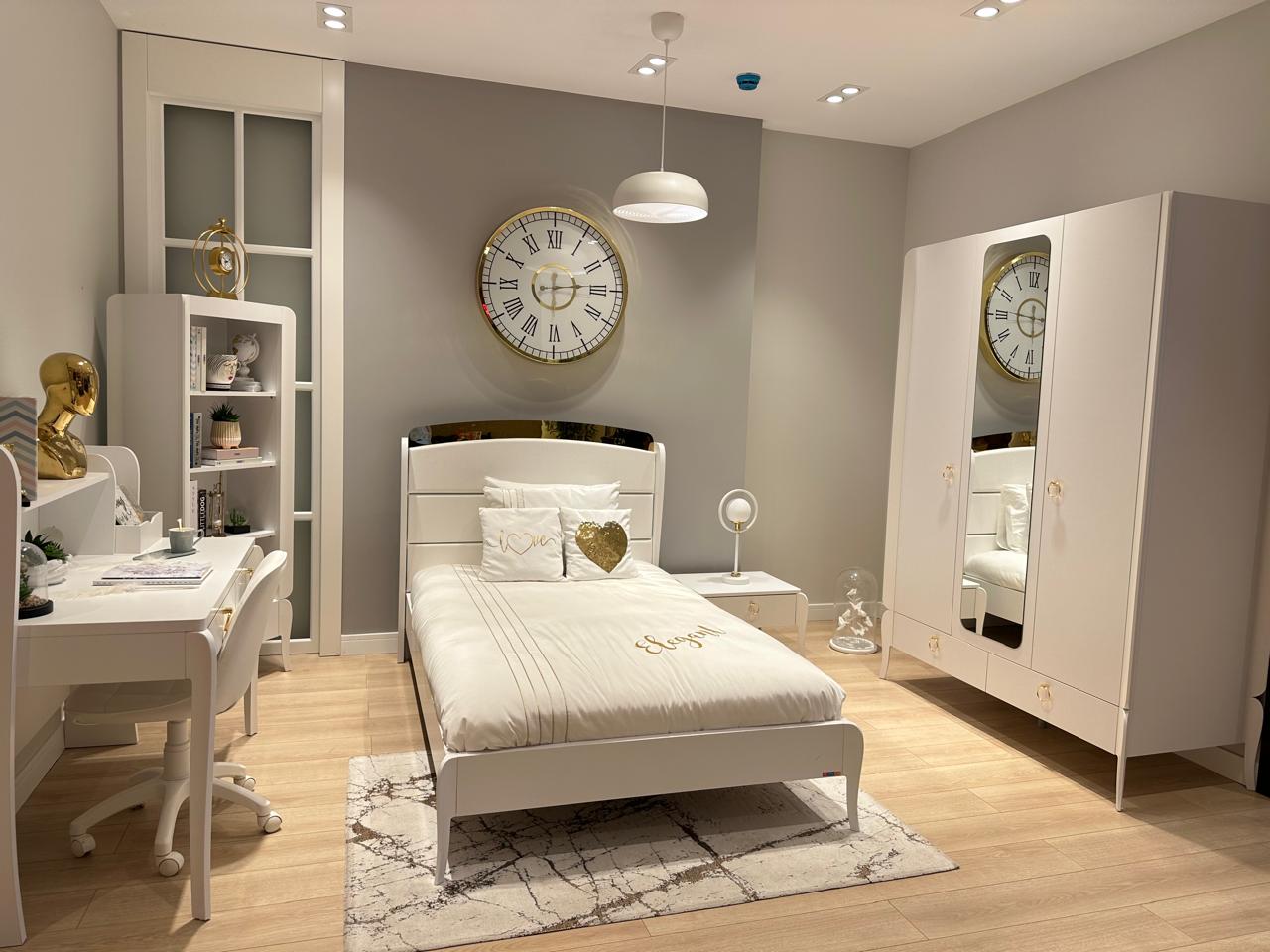 Chic Modern Teen Bedroom Set with Elegant White Finish and Gold Accents